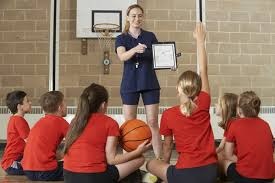 库里31+7+7关键球教做人！勇士三分雨轰垮雄鹿，字母哥34+10累瘫也带不动猪队友